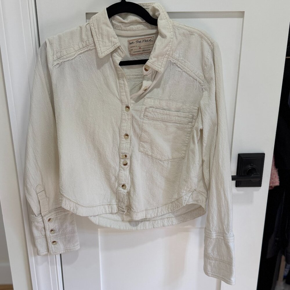 WE THE FREE BUTTON UP SHIRT -CROPPED - XS